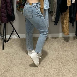 AMERICAN EAGLE: Petite MOM JEAN
